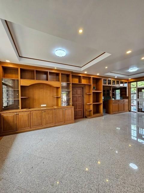 ให้เช่าบ้านเดี่ยว 3 ชั้น 111 ตรว. ซ.ลาดพร้าว 93 เหมาะพักอาศัย หรือทำออฟฟิศ ใกล้ MRT มหาดไทย รูปที่ 1
