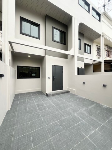 ขาย Townhome 2ชั้น สุขุมวิท101/1 รีโนเวทใหม่ ใกล้ BTS ปุณณวิถี  และ Seacon Square รูปที่ 1