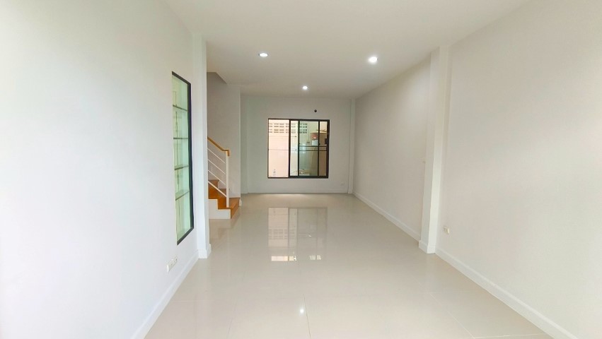 The Villa ขายทาวน์เฮ้าส์ เดอะ วิลล่า รามคำแหง-สุวรรณภูมิ ซอยรามคำแหง 174 ใกล้รถไฟฟ้าสายสีส้ม สถานีเคหะรามคำแหง เขตมีนบุรี กรุงเทพ รูปที่ 1