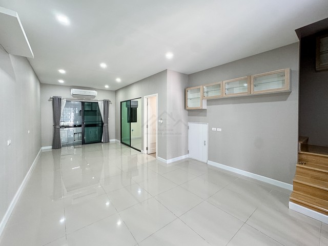 ขายทาวน์โฮม 3 ชั้น 19.3 ตรว. 4 นอน สไตล์ Modern Iconic หมู่บ้านพาทิโอ วัชรพล – รามอินทรา ถนนวัชรพล ต่อเติมฟังก์ชันครบ ใกล้เพลินนารี มอลล์ รูปที่ 1