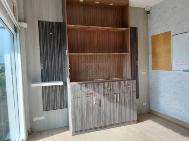 ให้เช่าทาวน์โฮม 3 ชั้นหลังมุม 4 ห้องนอน บ้านกลางเมืองมอนติคาร์โล รัชวิภา ใกล้ทางด่วน ใกล้รถไฟฟ้า ใกล้ตลาดบองมาเช่ เหมาะทำออฟฟิศและอยู่อาศัย  รูปที่ 1