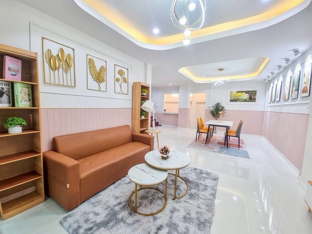 ขายทาวน์เฮ้าส์2ชั้นใกล้โรงเรียนชลชาย ตำบลบ้านสวน อำเภอเมือง ชลบุรี รีโนเวทใหม่ 20 ตรว.ขายต่ำกว่าราคาประเมินธนาคาร กู้บ้านมีเงินเหลือ รูปที่ 1