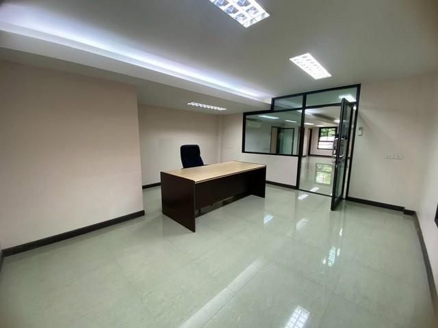 ให้เช่าอาคารสำนักงาน 3 ชั้น 728 ตรม. ถ.โกสุมร่วมใจ ซอยประชาอุทิศ 15 ใกล้สนามบินดอนเมือง รูปที่ 1