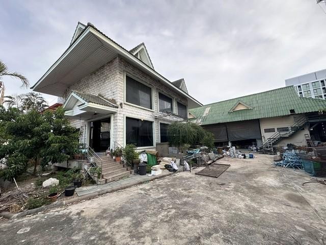 ขายที่ดินพร้อมโฮมออฟฟิศ 3 ชั้น อ่อนนุช 66/1 สุขุมวิท77 ขนาด217 ตรว. ใกล้ MRT ศรีนุช รูปที่ 1