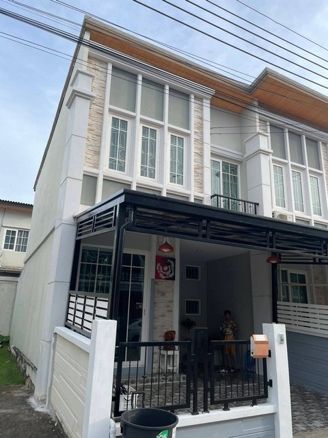 P827 ให้เช่าทาวน์เฮ้าส์ 2 ชั้น โครงการ โกลเด้น ทาวน์ บางนา-สวนหลวง Golden Town Bangna-Suanluang ห้องมุม ไม่รับสัตว์เลี้ยง เหมาะอยู่อาศัย รูปที่ 1