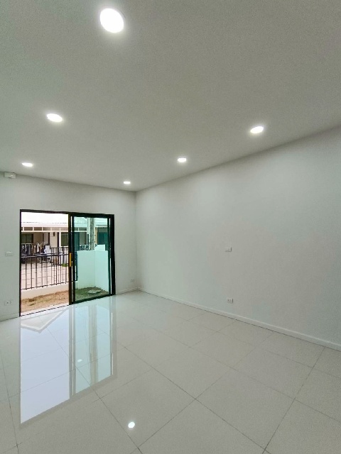 ให้เช่าทาวน์เฮาส์ใหม่ 2ชั้น 29ตร.วา. 239 ตร.ม.ปตท. อีสเทิร์นซีบอร์ด  3 นอน BIG C 4.6กม. โลตัส บ่อวิน  Makro 4.9กม.  รูปที่ 1