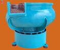   เครื่องขัดผิวโลหะแบบเขย่า (มีสะพานแยกชิ้นงาน) (Vibratory finishing machine with Separator) 