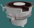   เครื่องขัดผิวโลหะแบบเขย่า (มีสะพานแยกชิ้นงาน) (Vibratory finishing machine with Separator) 