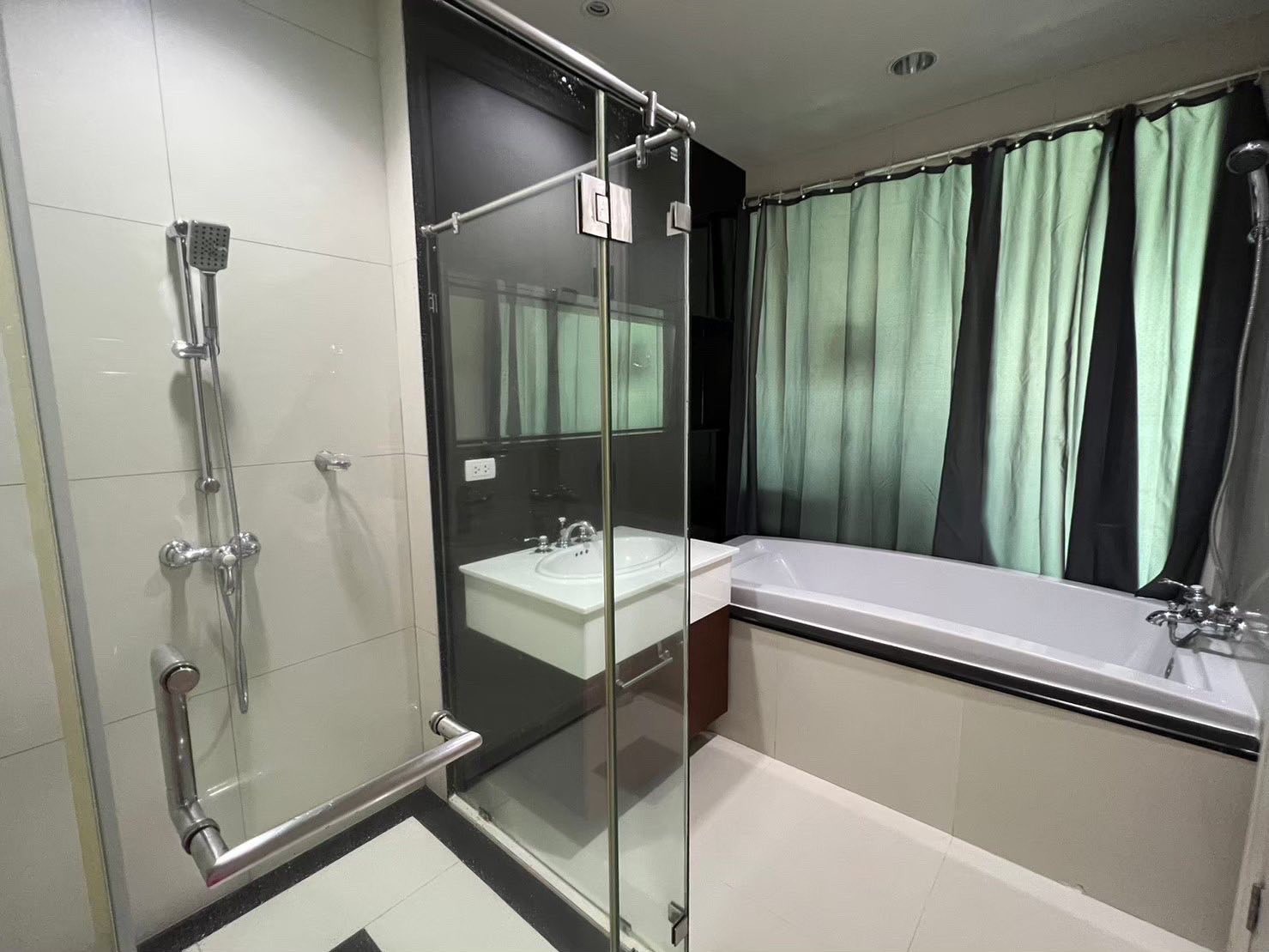 The Address Chidlom Private comfortable clean 10th floor BTS Phloen Chit รูปที่ 1
