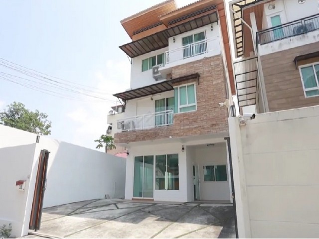 ขายโฮมออฟฟิศ 4 ชั้น 627 ตรม. ย่านลาดพร้าว 110 แยก 4 รีโนเวทใหม่ โปร่งโล่ง ใกล้รถไฟฟ้าสายสีเหลือง ใกล้เลียบด่วน  รูปที่ 1
