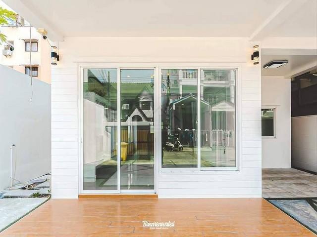 HS 1768  ขายโฮมออฟฟิศ 4 ชั้น 627 ตรม. ย่านลาดพร้าว 110 แยก 4 รีโนเวทใหม่ โปร่งโล่ง ใกล้รถไฟฟ้าสายสีเหลือง รูปที่ 1