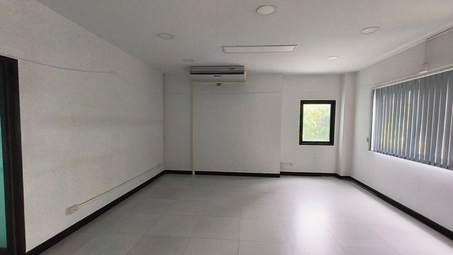 ให้เช่าสำนักงาน 1250 ตรม. ถนนวิภาวดี-รังสิต ลำลูกกา ปทุมธานี ใกล้เซียร์รังสิต รูปที่ 1