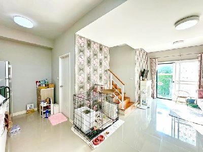 MRTคู้บอน 3.8กม.แฟชั่นไอสแลนด์ ทาวน์เฮ้าส์  2ชั้น หลังมุม  พร้อมเฟอร์ เครื่องใช้ไฟฟ้า 20ตร.วา.160ตร.ม. ตลาดน้ำพระยาสุเรนทร์ 800 ม. 3นอน 2น้ำ รูปที่ 1