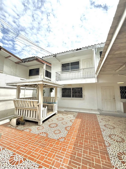 P857ให้เช่า ขาย บ้านเดี่ยว 2 ชั้น ซอยลาดพร้าว 132 เข้าทางซอยลาดพร้าว 130 และซอยรามคำแหง 81 ได้ ใกล้ BTSลาดพร้าว 101 รูปที่ 1