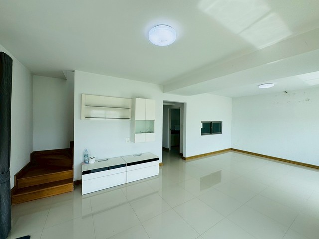 KDH0125 ขายบ้าน ไลฟ์ซิตี้โฮม 2 สุขุมวิทอ่างศิลา ขนาด 57 ตร.วา บ้านแฝด 2 ชั้น หลังริม รอรีโนเวท รูปที่ 1