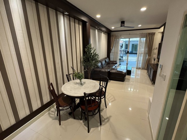 ให้เช่าทาวน์โฮม 3 ชั้น 3 ห้องนอน บ้านกลางเมืองสาทร-ตากสิน 2 ใกล้ BTS วุฒากาศ ติดตั้งโซลาร์เซลล์ช่วยประหยัดไฟ  รูปที่ 1