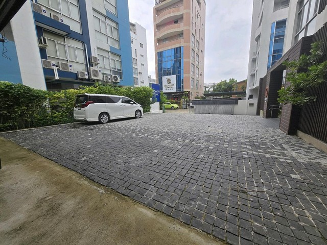 รหัสC6829 ให้เช่าอาคารสำนักงาน 8ชั้น มีลิฟท์ ย่านถนนศรีนคริทร์ สุขุมวิท101/1 ที่จอดรถหลายคัน รูปที่ 1