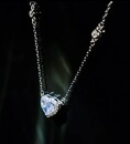 เลือกสร้อยเพชรและจี้เพชร แบบไหนให้ดูดีเข้ากับบุคลิกพร้อมใบเซอร์  -ปุอามี่ Diamond Lap Rama2 (083-2469526)