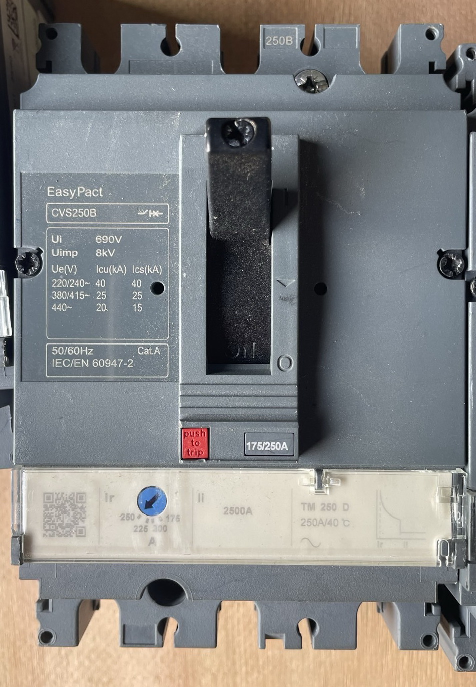 ขาย เมน เบรกเกอร์  ชไนเดอร์ รุ่น CVS250B สามเฟส 250 แอมป์ Main Breaker Schneider 3P 250A มือสอง รูปที่ 5