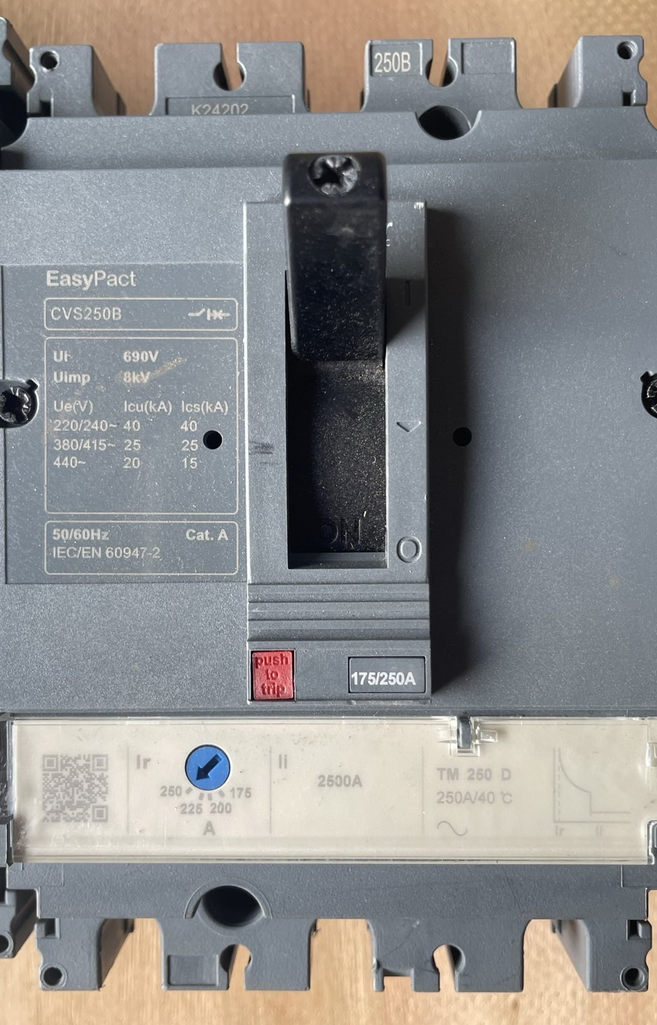 ขาย เมน เบรกเกอร์  ชไนเดอร์ รุ่น CVS250B สามเฟส 250 แอมป์ Main Breaker Schneider 3P 250A มือสอง รูปที่ 4