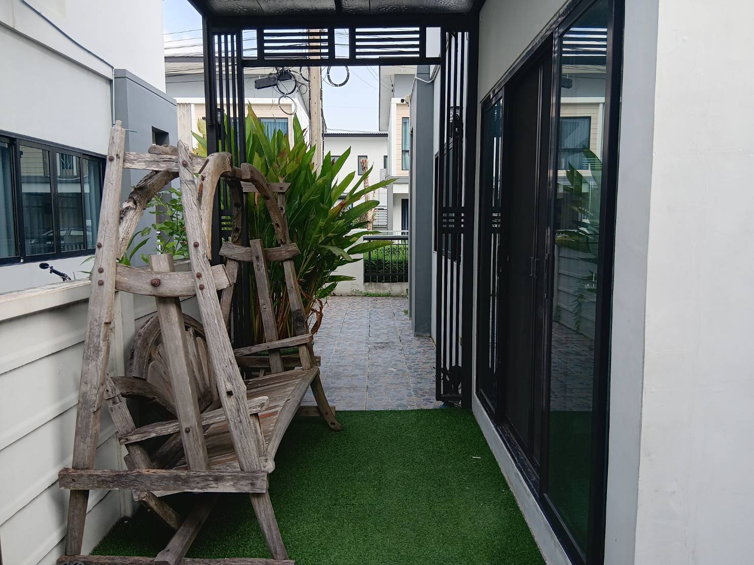 ขายบ้านแฝด (หลังเดี่ยว) 2 ชั้น สไตล์อบอุ่น พร้อมอยู่ โครงการหมู่บ้านอีโคเฮาส์ วงแหวนลำลูกกา จ.ปทุมธานี รูปที่ 3