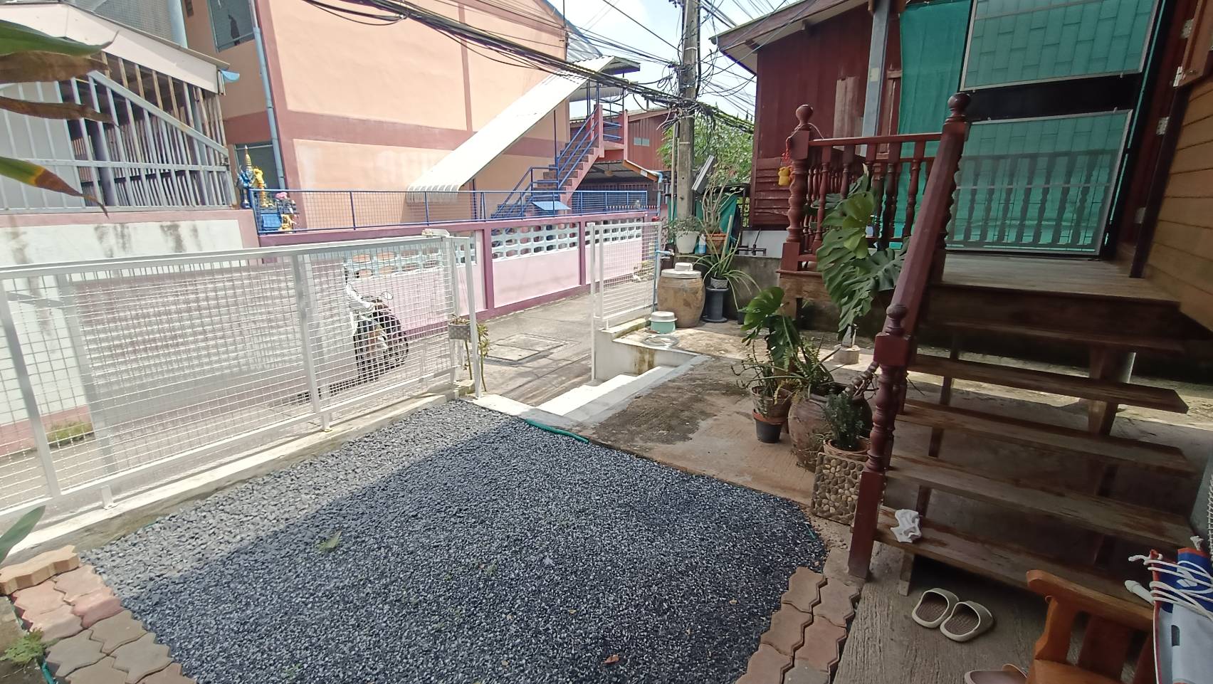 ขายบ้านไม้ทรงไทย พร้อมที่ดิน 21.6 ตร.ว. ราคาขาย 1.6 ล้านบาท หลังโรงเรียนวัดโสธรวราราม จ.ฉะเชิงเทรา  เดินเพียง 250 เมตรถึงวัดหลวงพ่อโสธรฯ รูปที่ 2