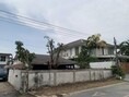 ขายที่ดินพร้อมสิ่งปลูกสร้าง(บ้าน1หลัง) 180 ตร.ว ซ.พหลโยธิน54/4  ใกล้สถานีรถไฟฟ้า 2 สถานี คูคต และ สถานีแยก คปอ.  ประมาณ 1 กิโล