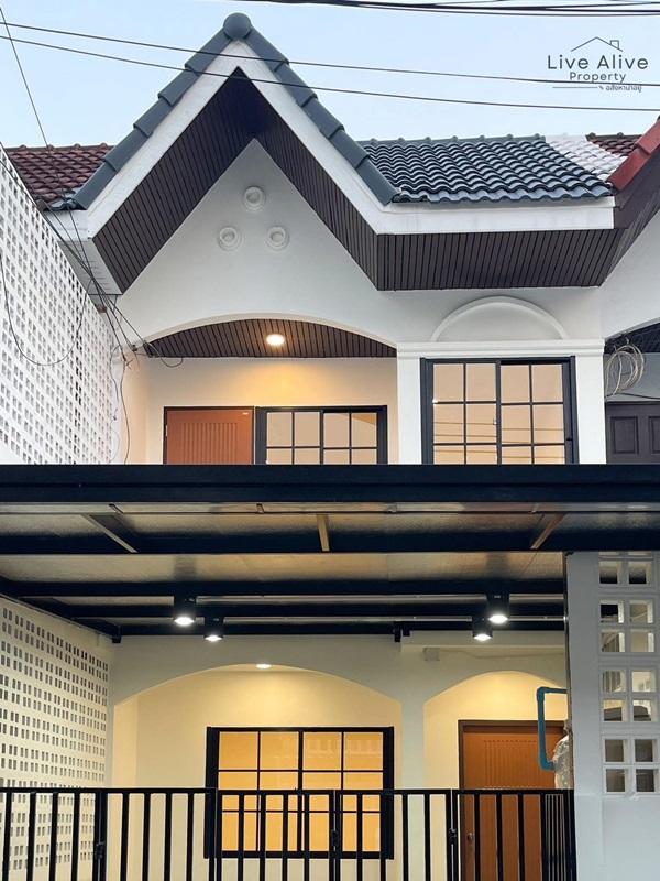 ขายทาวน์เฮาส์ 2 ชั้น NexHaus44 ปากซอยอ่อนนุช 44 เดินทางเข้าโซนทองหล่อ พระราม 9 รีโนเวทใหม่ทั้งหลัง พร้อมเข้าอยู่ โทร 085-826-6936 รูปที่ 3