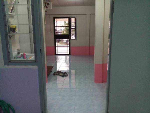 ให้เช่าบ้าน 2ชั้น โคราช ราคาถูก โครงการ เอื้ออาทรโชคชัย อ.โชคชัย จ.นครราชสีมา พร้อมแอร์ ใกล้มหาวิทยาลัยรามคำแหง โทร 080-6354406 รูปที่ 3