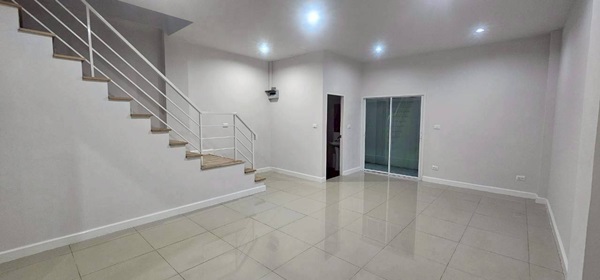 ขายทาวน์โฮม 3 ชั้น รีโนเวทใหม่ ข้างซอยวัดบางปิ้ง ถ.ศรีนครินทร์ อ.บางเมือง จ.สมุทรปราการ โทร 098-5459419 รูปที่ 4
