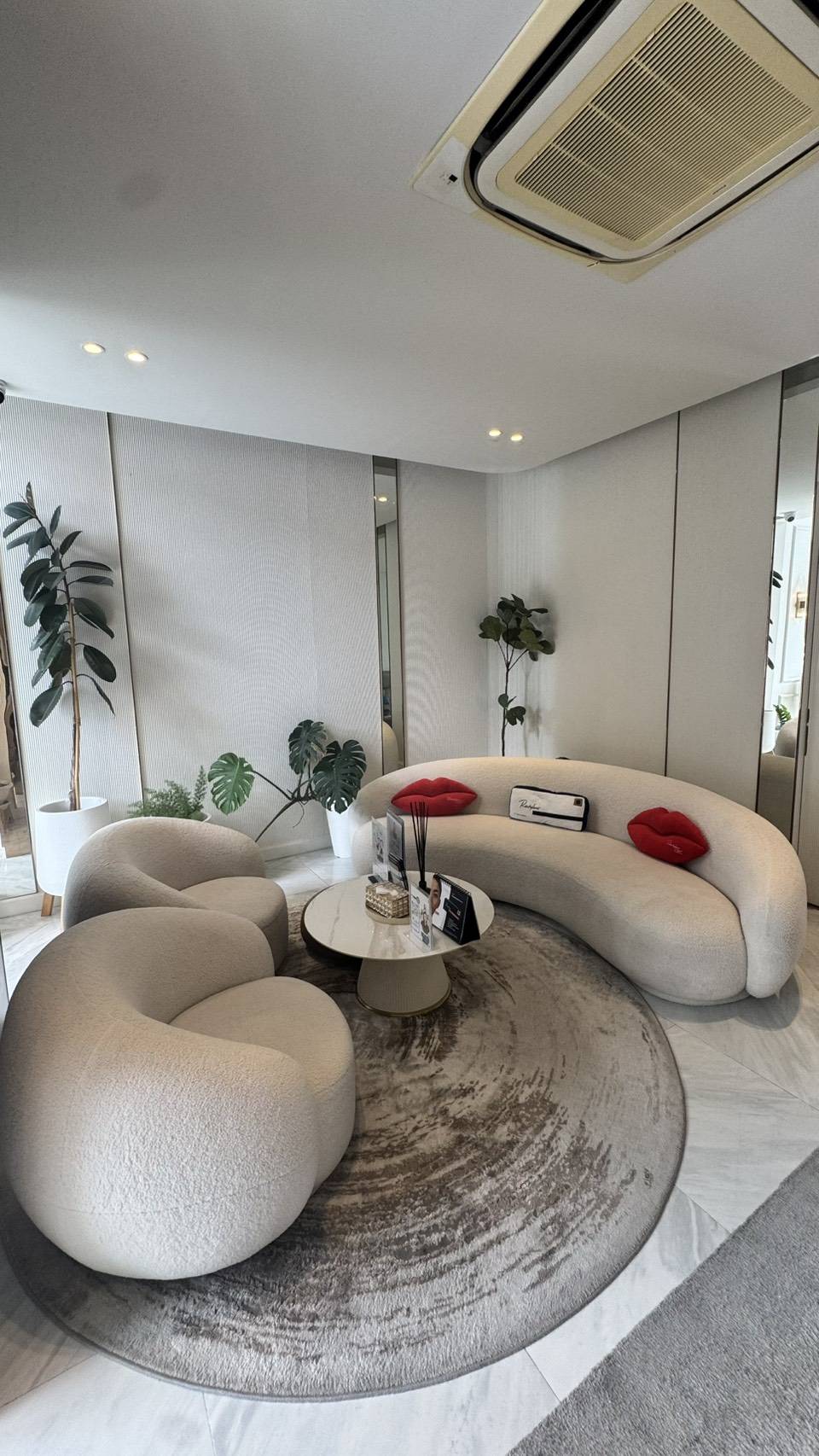 เซ้งด่วน คลินิกความงามหรู 5 ชั้น ติดถนนบางนา-ตราด พร้อมลิฟต์ส่วนตัว ตกแต่ง Modern Luxury พร้อมดำเนินกิจการต่อทันที รูปที่ 2