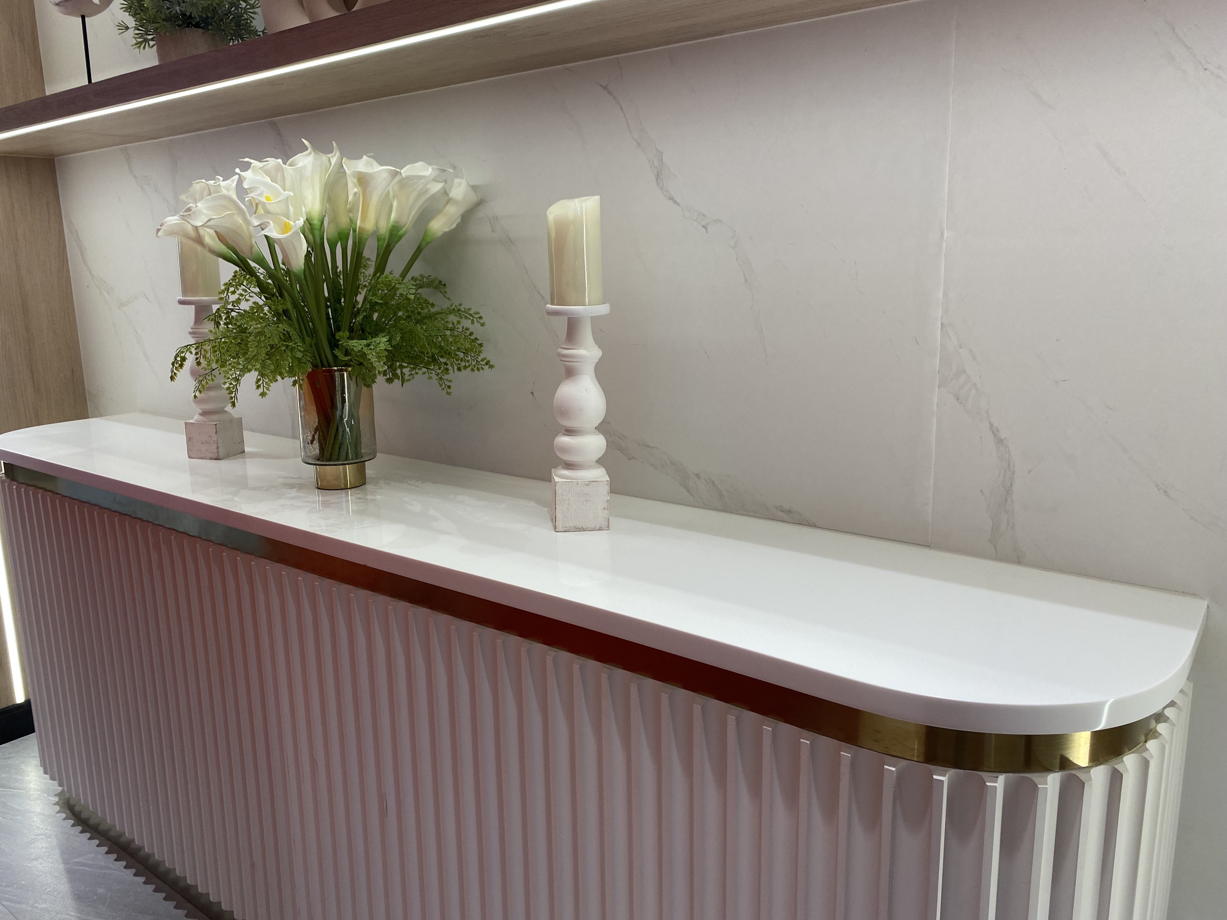 รับผลิตและติดตั้งท็อปครัวหินสังเคราะห์ Quartz / Engineered Stone สำหรับบ้านหรู ร้านกาแฟ ร้านอาหาร และโครงการออกแบบ รูปที่ 6