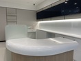รับผลิตและติดตั้งท็อปครัวหินสังเคราะห์ Quartz / Engineered Stone สำหรับบ้านหรู ร้านกาแฟ ร้านอาหาร และโครงการออกแบบ