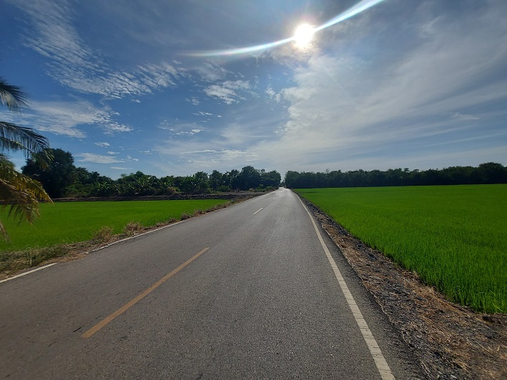 ขายที่ดิน แปลงสวย 100 ไร่ หน้ากว้างติดถนน 120 เมตร ลึก 1,330 เมตร ด้านหลังติดคลองอุดมชนขจร อยู่หลังตลาดสุวินทวงค์ 3 กม.ตำบลคลองหลวงแพ่ง อำเภอเมืองฉะเชิงเทรา ฉะเชิงเทรา รูปที่ 2