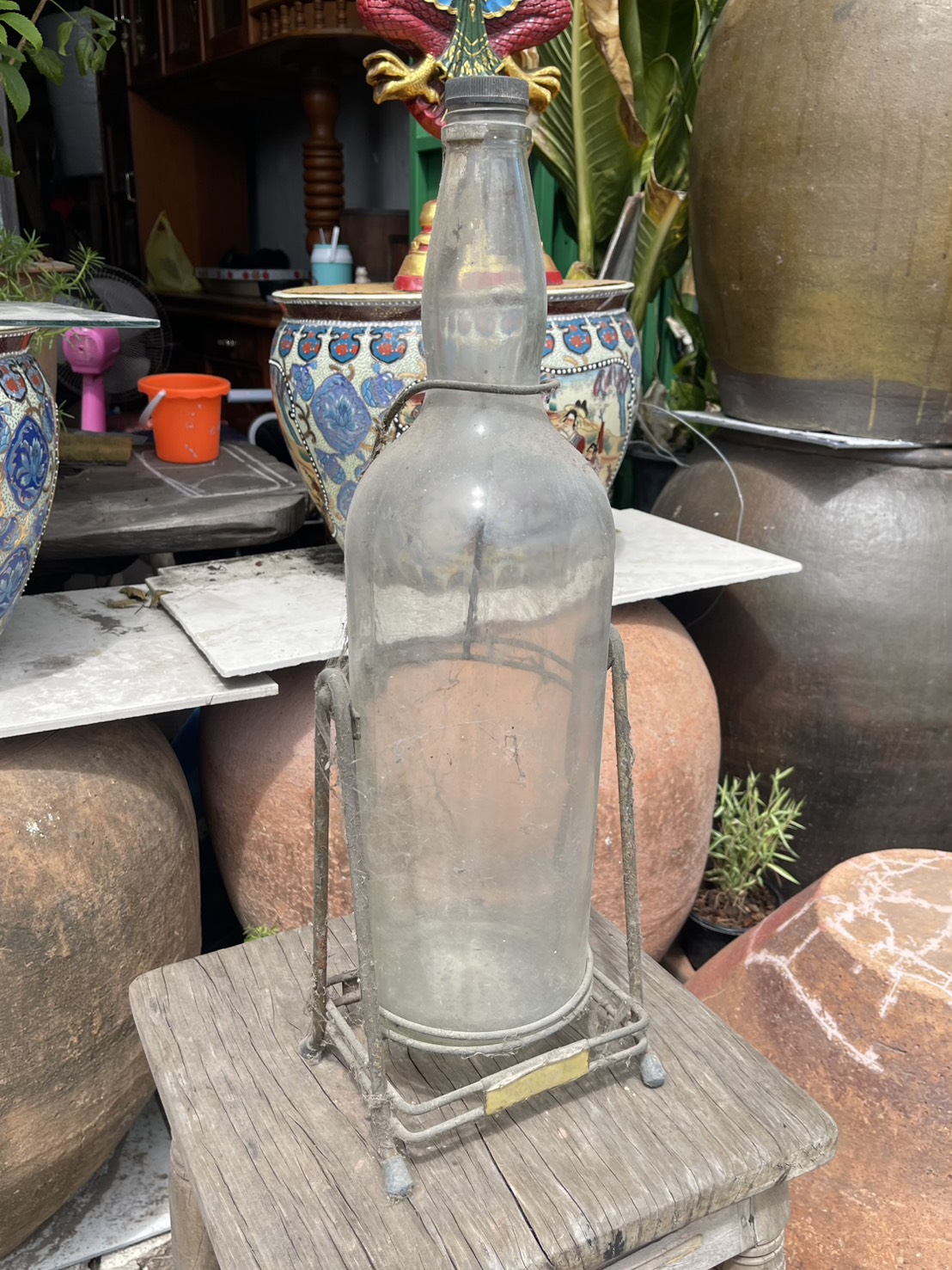ขวดเหล้าหงส์ทองเก่า ขวดแก้วเปล่า มีขาตั้งเป็นเหล็ก ขวดแก้วใหญ่ ขนาด4500ml รูปที่ 4