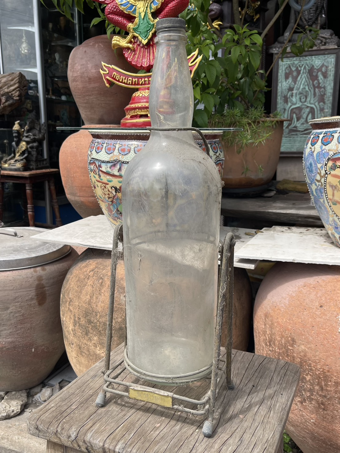 ขวดเหล้าหงส์ทองเก่า ขวดแก้วเปล่า มีขาตั้งเป็นเหล็ก ขวดแก้วใหญ่ ขนาด4500ml รูปที่ 3