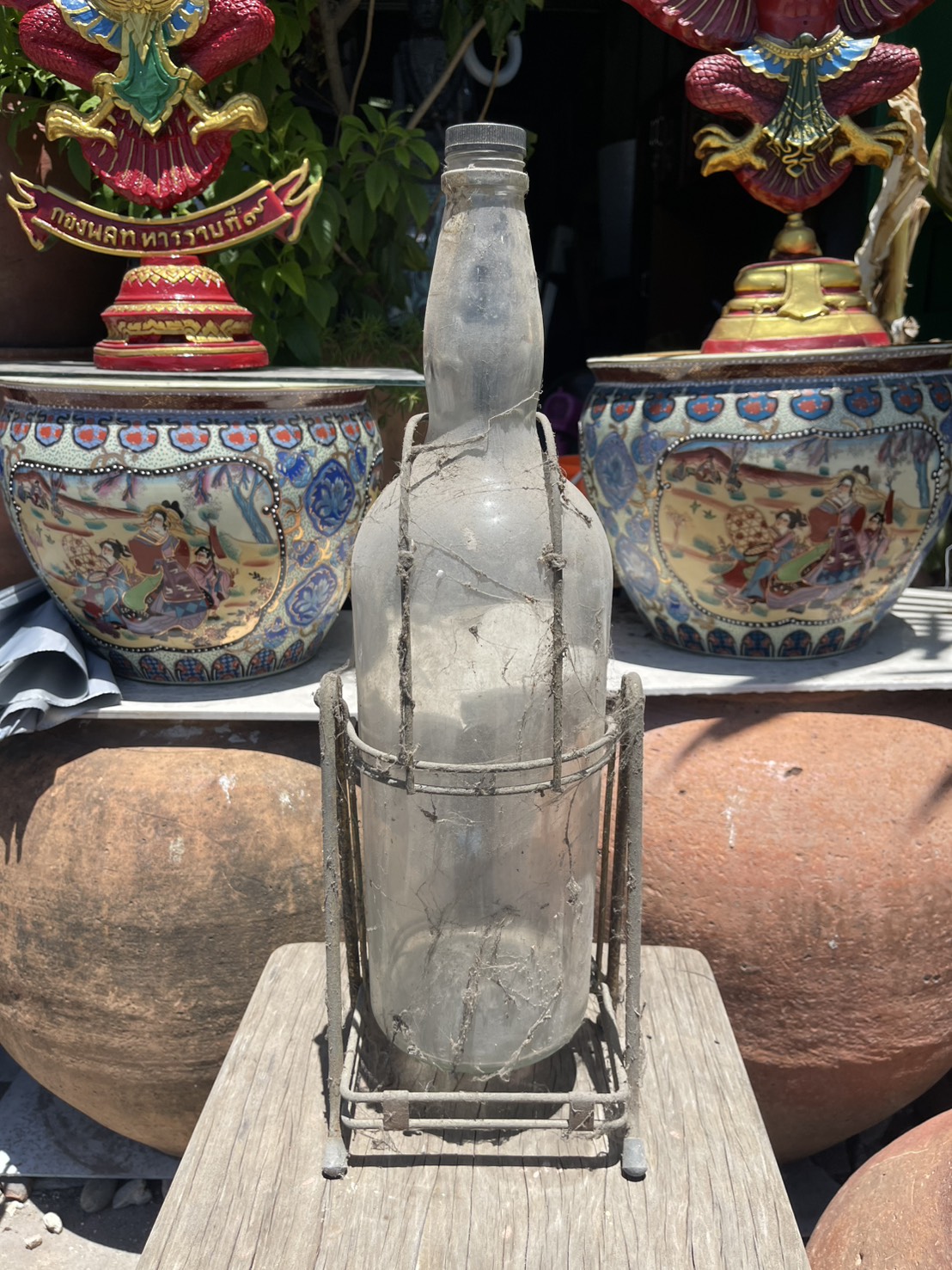 ขวดเหล้าหงส์ทองเก่า ขวดแก้วเปล่า มีขาตั้งเป็นเหล็ก ขวดแก้วใหญ่ ขนาด4500ml รูปที่ 6