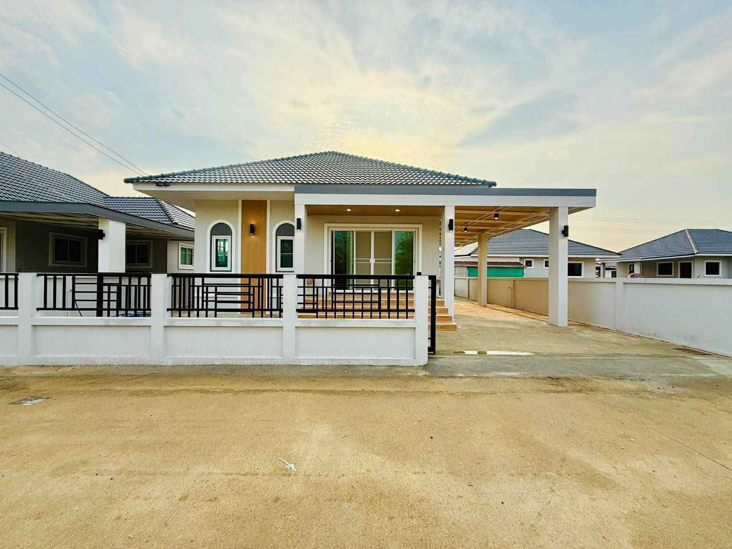 บ้านเดี่ยวชั้นเดียว สร้างใหม่ ทำเลทอง อ.เมือง จ.ลำพูน ใกล้นิคมสันป่าฝ้าย บิ๊กซี  แม็คโครฯ รูปที่ 3