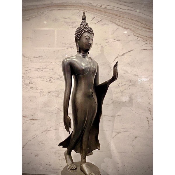 พระบูชา ศิลปะสุโขทัย ปางลีลา วัดพระธาตุเขาน้อย จังหวัดน่าน ขนาดสูง16นิ้ว รูปที่ 3