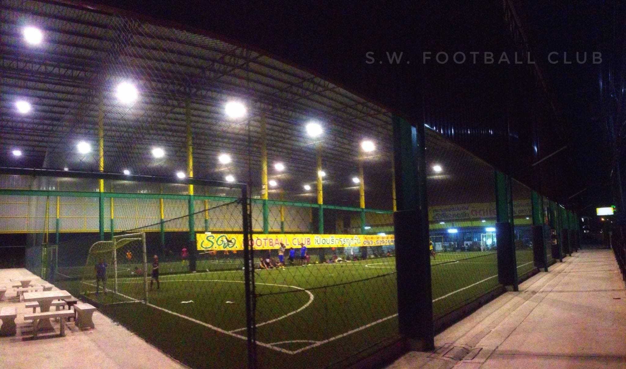S.W. FOOTBALL CLUB  สนามฟุตบอลหญ้าเทียมในร่ม ค่าบริการถูกที่สุดในย่านนี้ รูปที่ 4