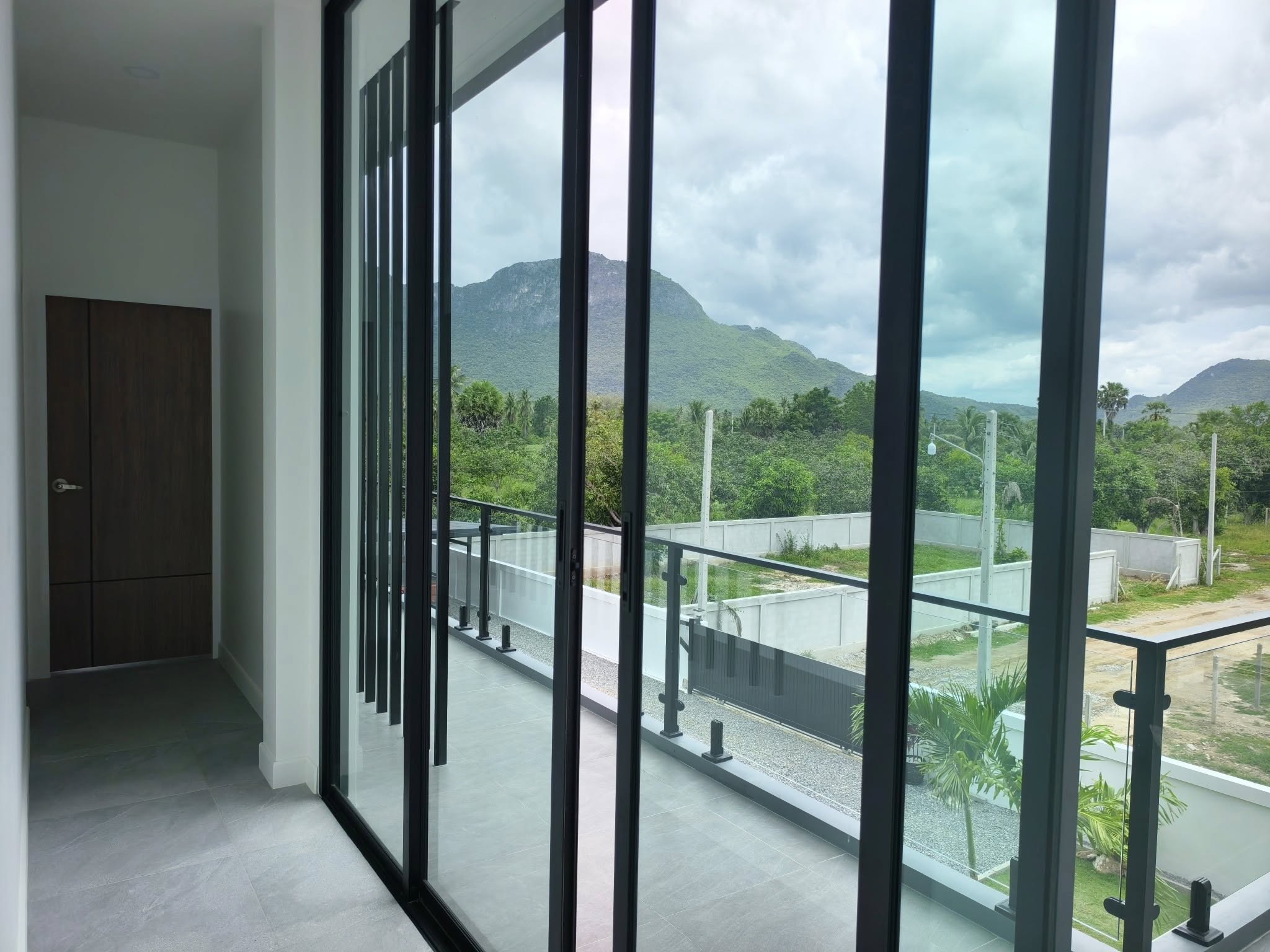 ขายบ้านสวยทรงโมเดิร์นสร้างบน ต.สามร้อยยอด อ.สามร้อยยอด จ.ประจวบคีรีขันธ์ รูปที่ 7