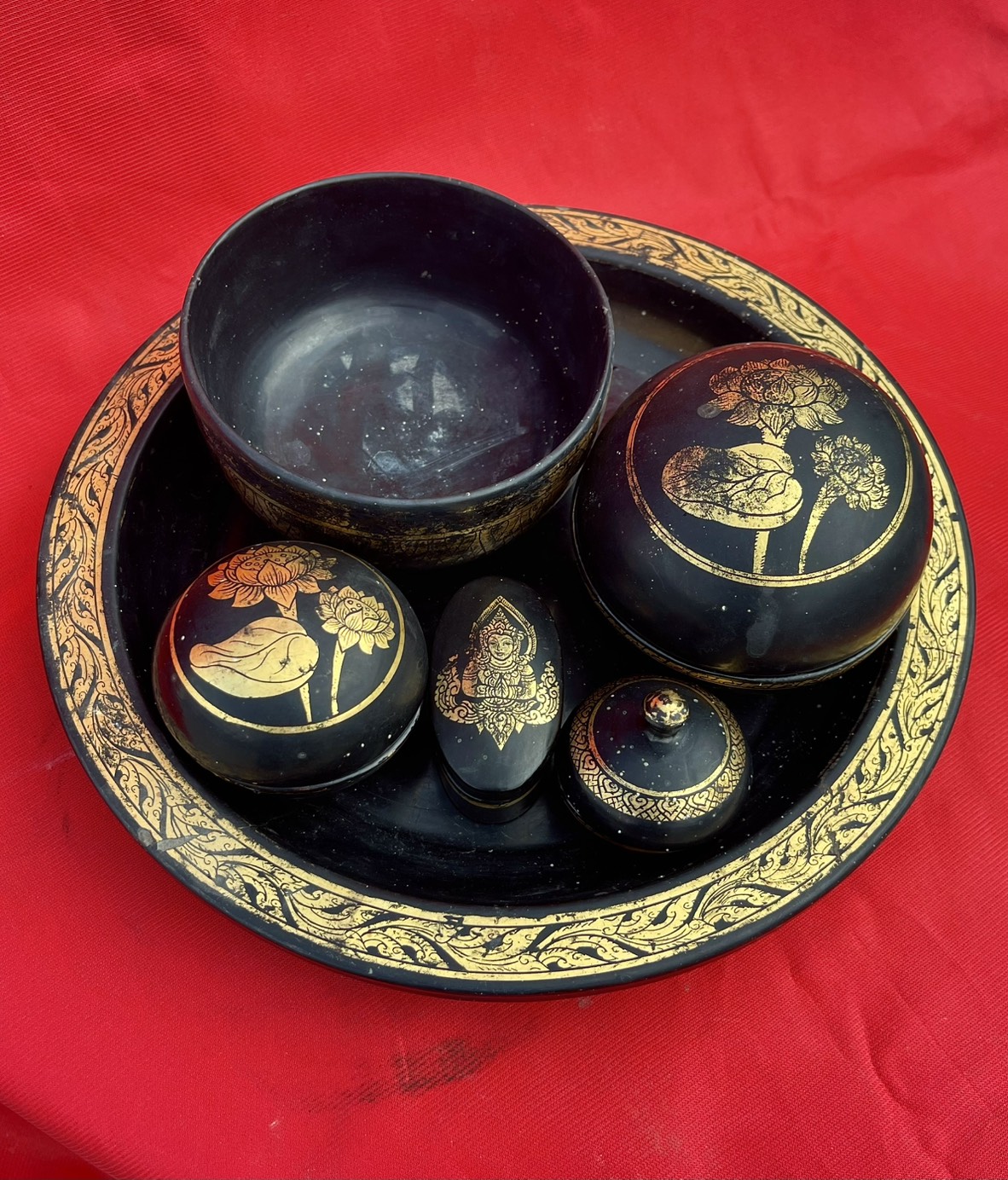 ชุดเชี่ยนหมาก ลงรักปิดทอง รัชกาลที่5 ลายดอกบัวกับเทพนม เชี่ยนหมากโบราณ รูปที่ 3
