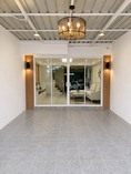 ขายบ้านทาวน์เฮ้าส์ 2 ชั้น รีโนเวทสไตล์โมเดิร์น การเคหะเนินพลับหวาน