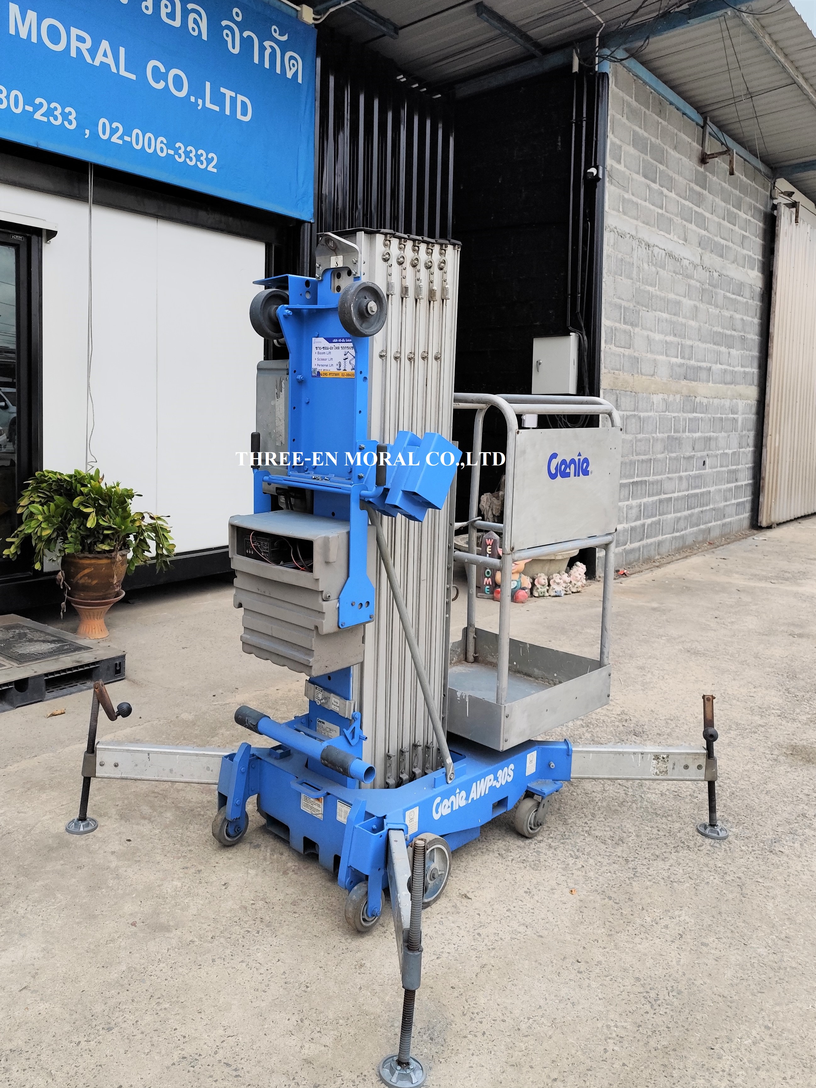 รถกระเช้า Personal Lift Genie AWP30S รูปที่ 2