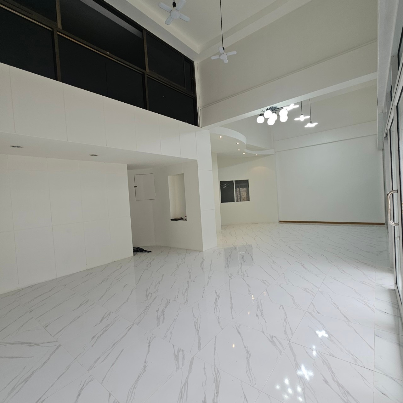 โอกาสลงทุนทำเลศักยภาพ เมืองภูเก็ต | ขาย–เช่า อาคารพาณิชย์ 2 คูหา Renovate ใหม่  พร้อมใช้งาน รูปที่ 6