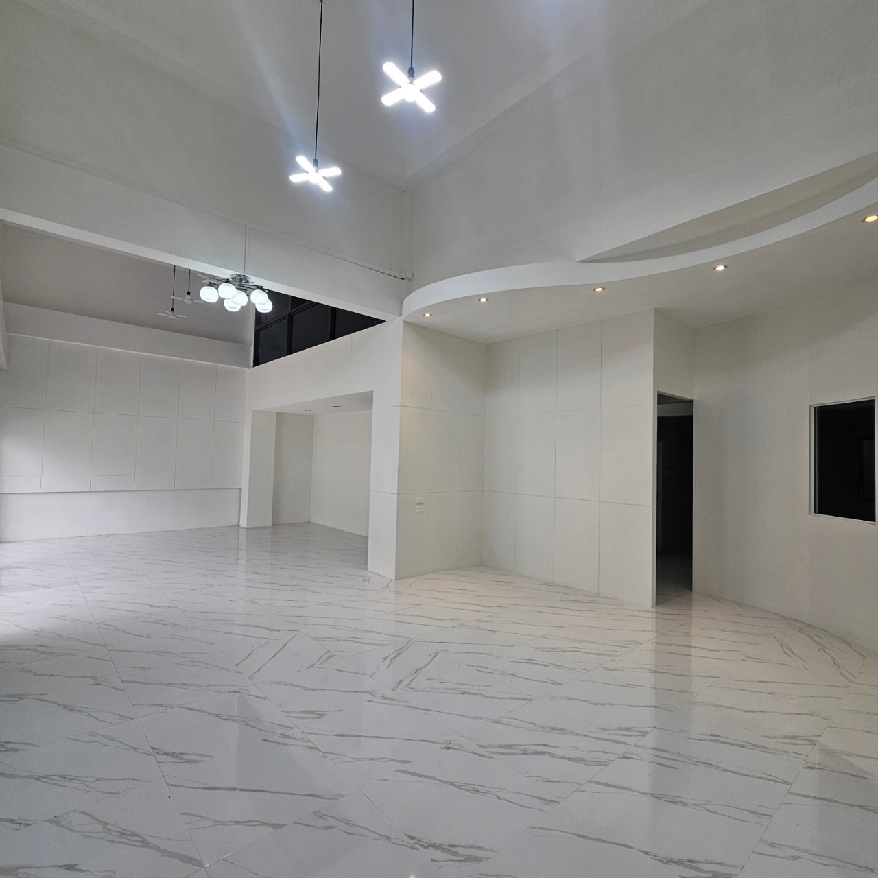 โอกาสลงทุนทำเลศักยภาพ เมืองภูเก็ต | ขาย–เช่า อาคารพาณิชย์ 2 คูหา Renovate ใหม่  พร้อมใช้งาน รูปที่ 5