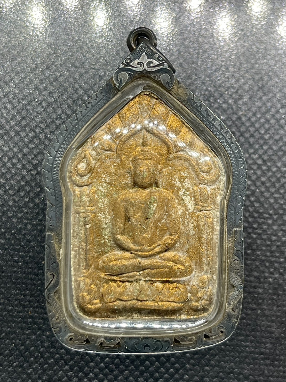 ขุนแผนหลวงปู่ทิม วัดละหารไร่ ปี2515 เนื้อบอนเขียว ผิวบรอนซ์ทอง ตะกรุดคู่สาริกา รูปที่ 6