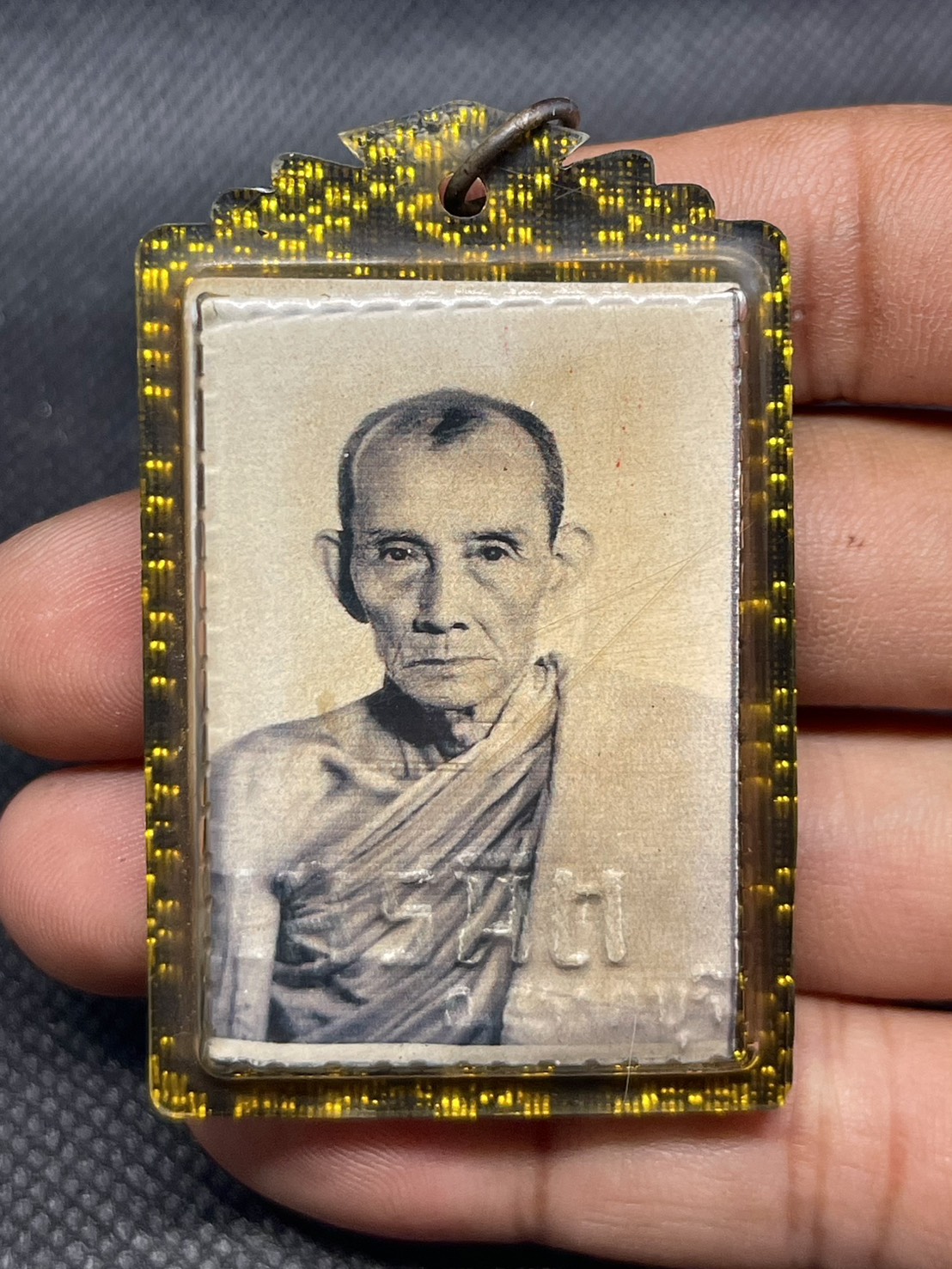 รูปถ่าย หลวงพ่อกวย วัดโฆษิตาราม จังหวัดชัยนาท ขนาด2นิ้ว หลังมีตะกรุด ปั๊มตราวัด รูปที่ 4