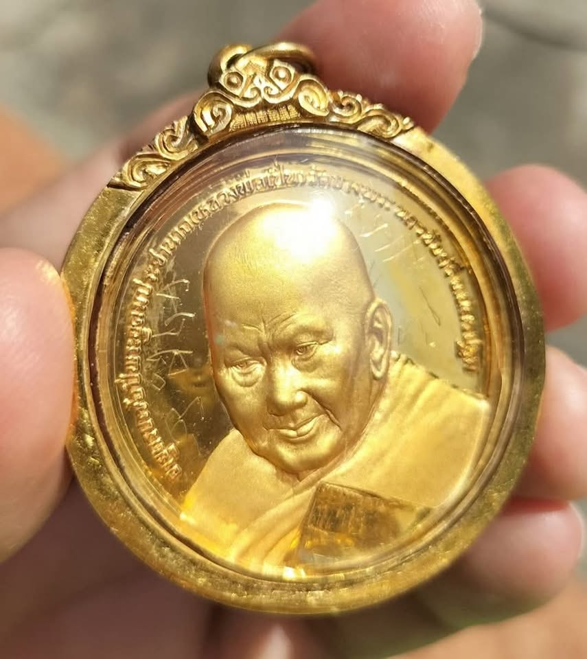 รับซื้อ พระหลวงพ่อเปิ่น วัดบางพระ เนื้อทองคำ ID LINE @981onljp ร้านอยู่ ก.ท.ม รูปที่ 2