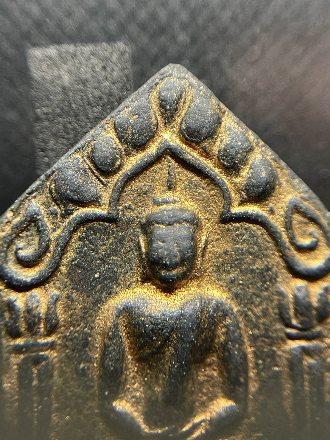 พระขุนแผนผงพลายกุมาร หลวงปู่ทิม ปี2515 บล็อกแรก พิมพ์ใหญ่ เนื้อว่านไพรดำ รูปที่ 6